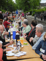 „OE-kumenischer Tisch“ für alle - Kaffeetafel zwischen den Kirchen