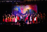 Aufführung der Kinderoper Brundibár in der Aula des Marie-Curie-Gymnasiums