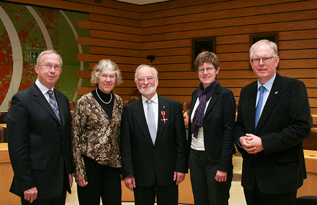 Bundesverdienstkreuz an Dr. Jürgen Schwark verliehen